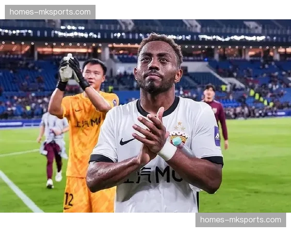 上海海港得势不得分,全场占优却遭大连英博反击致命一击 上海海港得势不得分,全场占优却遭大连英博反击致命一击